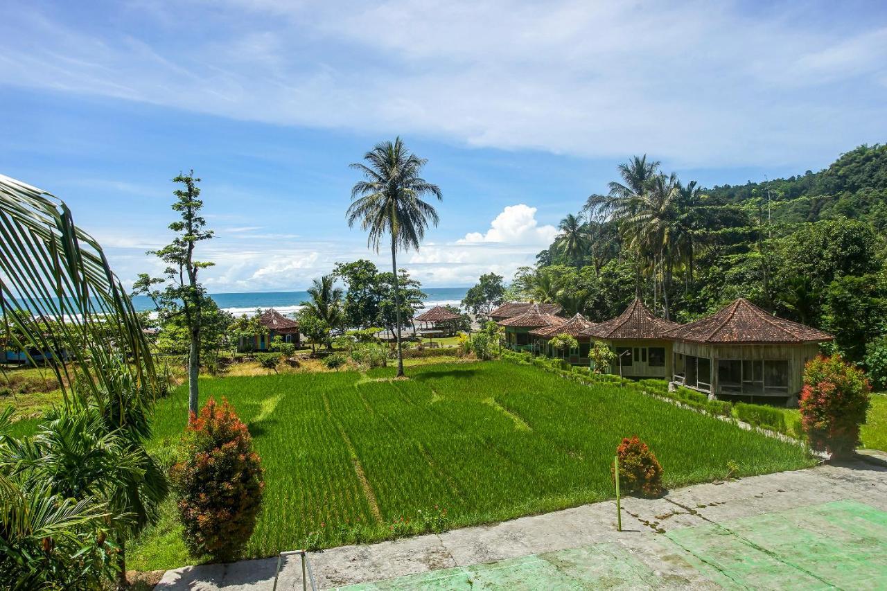 Oyo 2246 Anjung Bang Oking Hotel & Resort Pasarpulaupisang Exteriör bild